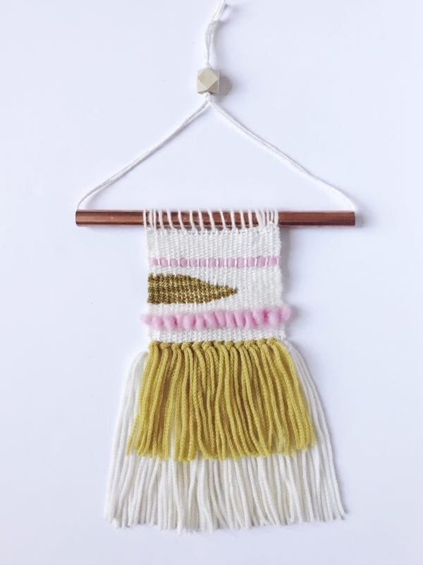Mini Woven Wall Hanging by Vickie Howell for Clover. Step by step tutorial!