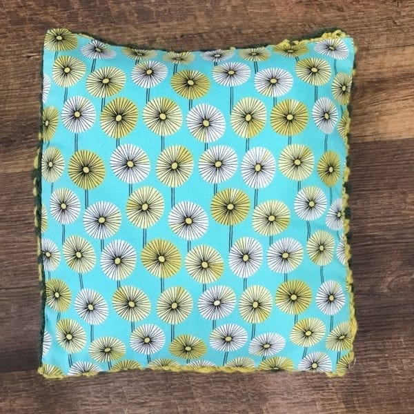 Bi-color Brioche Pillow | How to back with fabric.