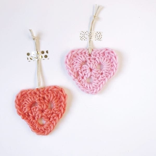 How to crochet a heart motif! Video tutorial for Deramores