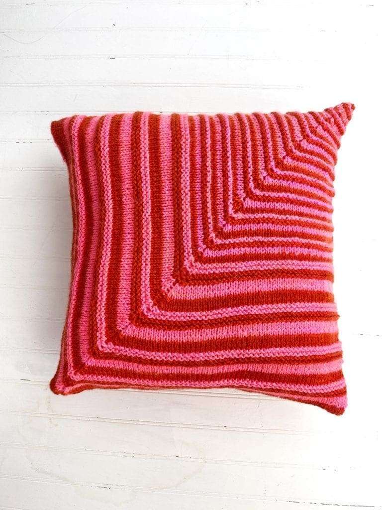 YarnYAY! April Hip to Be Mitered Square Pillow by Vickie Howell