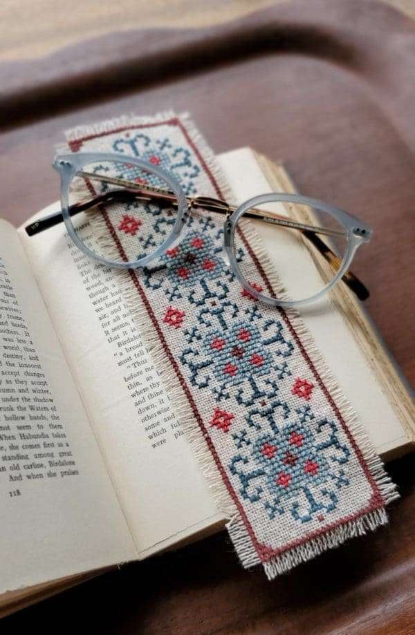 Avlea Embroidery Cross-Stitch Bookmark Kit for YarnYAY!